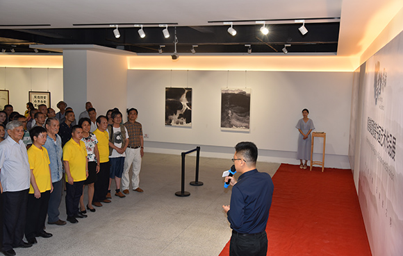 匠心融合·藝韻生輝 張阿芬院長(zhǎng)出席順美陶瓷書畫藝術(shù)展并發(fā)表講話